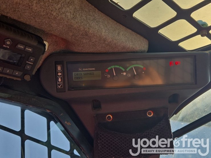 2019-deere-324g-image-27