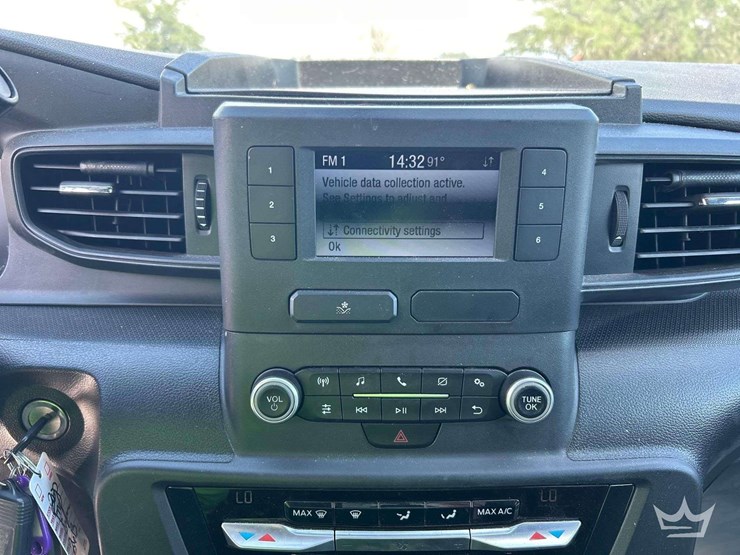 2020-ford-explorer-image-19