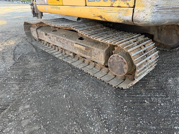 deere-200c-lc-image-15