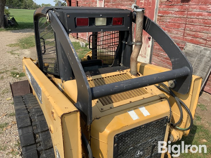 2006-deere-ct322-image-17