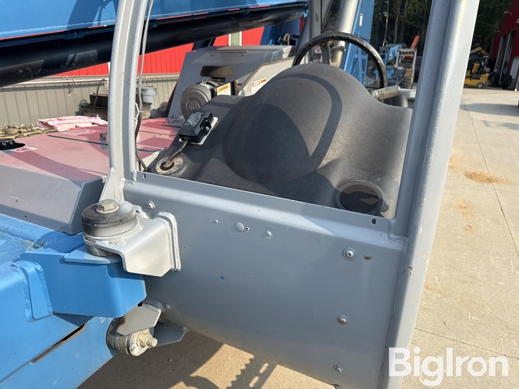 2012-genie-gth844-image-14