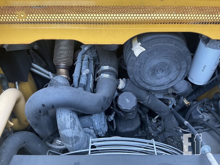 2018-new-holland-l228-image-15