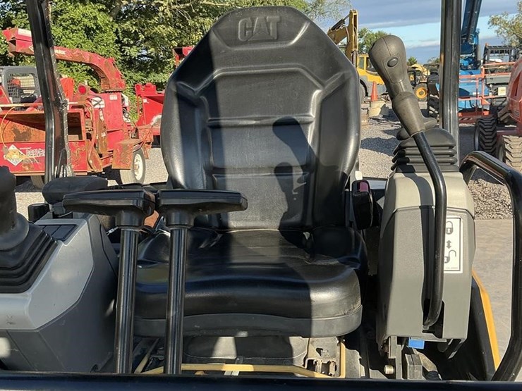 2022-caterpillar-302.7cr-image-9
