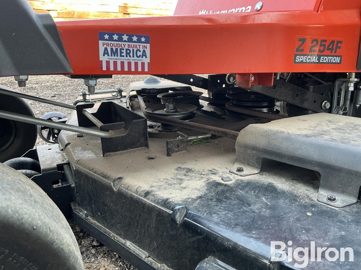 husqvarna-z-254f-zero-turn-lawn-mower-image-10
