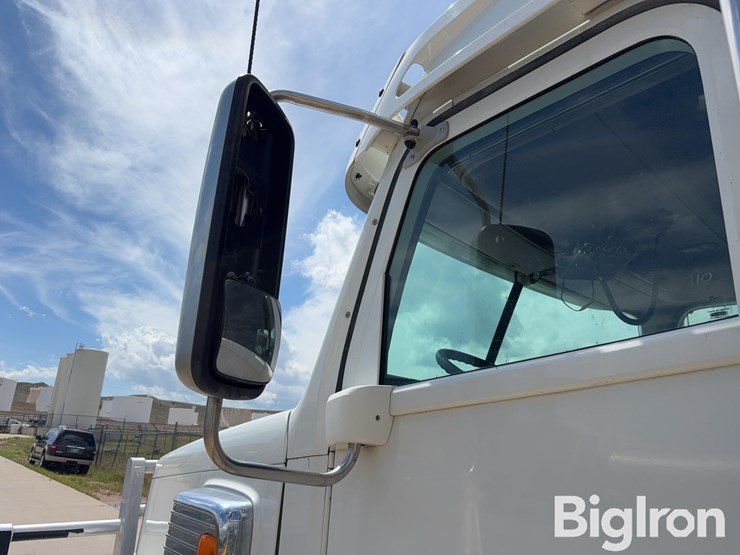2013-freightliner-coronado-132-image-18