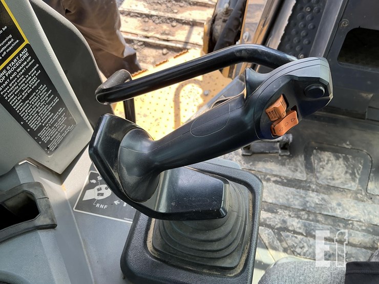 2022-deere-700l-xlt-image-19