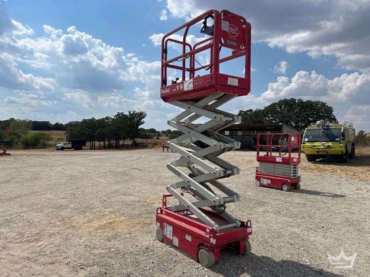 mec-scissor-lift-image-2
