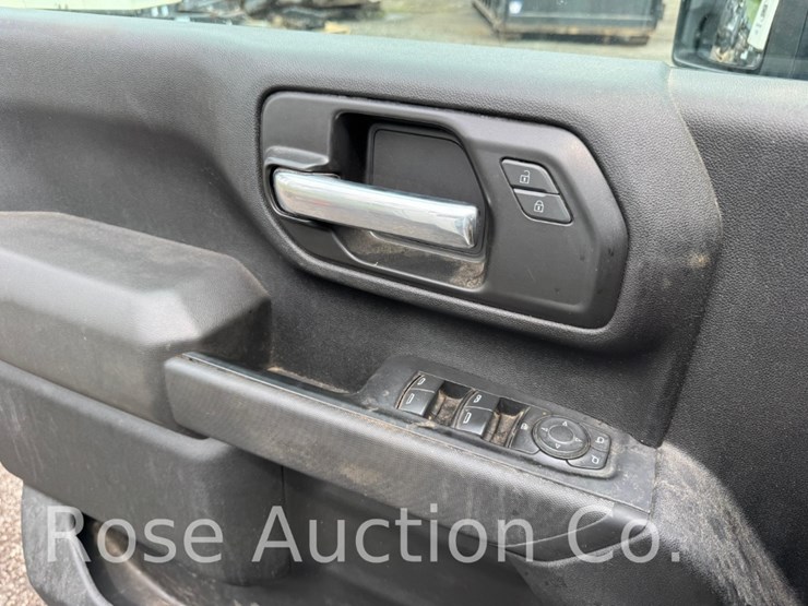 2022-chevrolet-3500-image-32