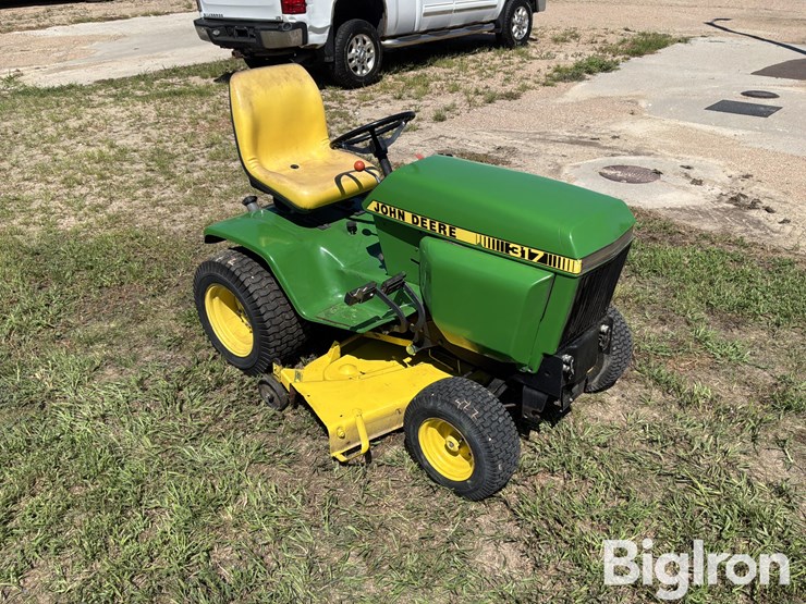 john-deere-317-image-3