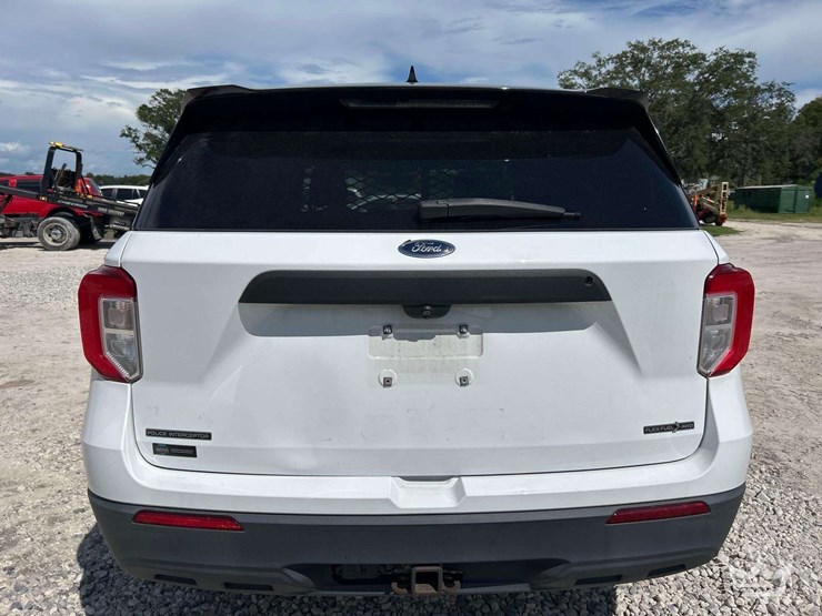 2020-ford-explorer-image-25