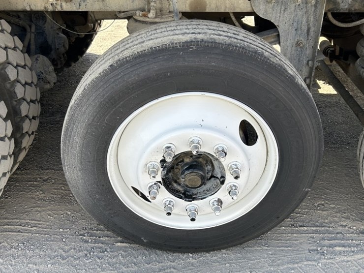 2005-kenworth-w900-image-36
