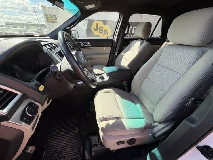 2015-ford-explorer-xlt-image-23