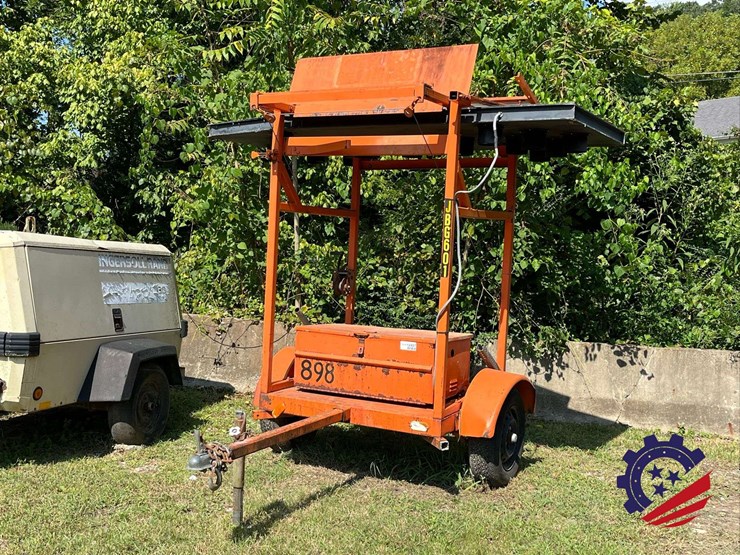 psc-arrowmaster-vi-1500-solar-powered-/-towable-arrow-board-image-8