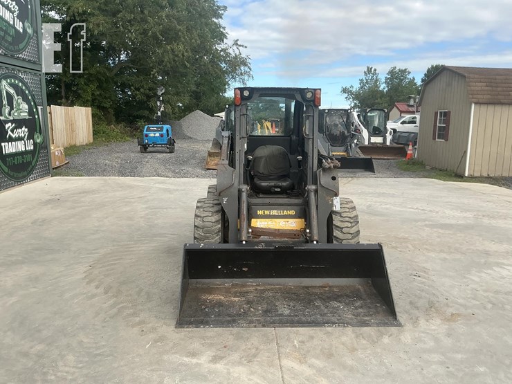 2015-new-holland-l220-image-7