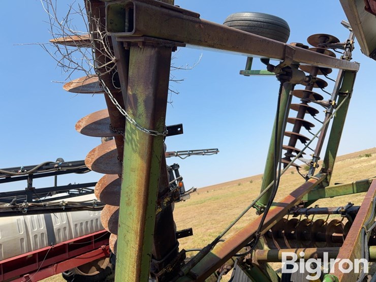 john-deere-330-image-17