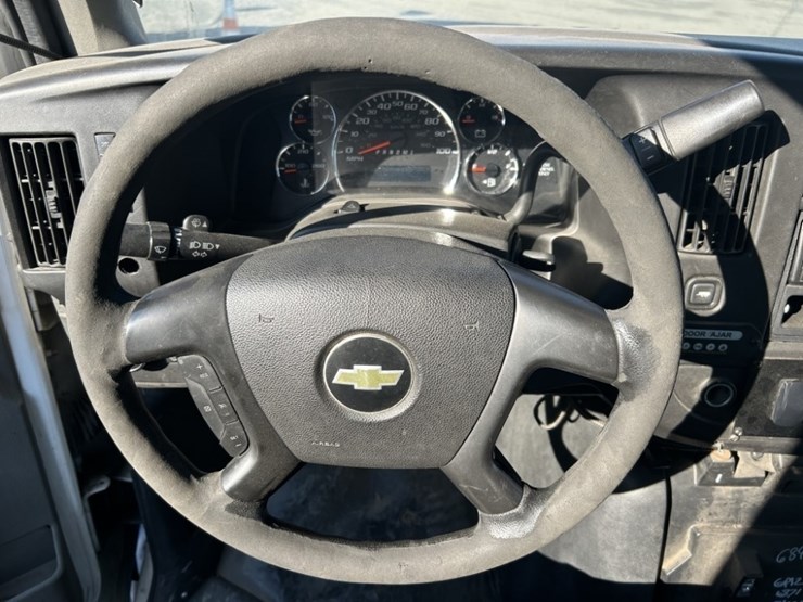 2016-chevrolet-express-paratransit-bus-image-16