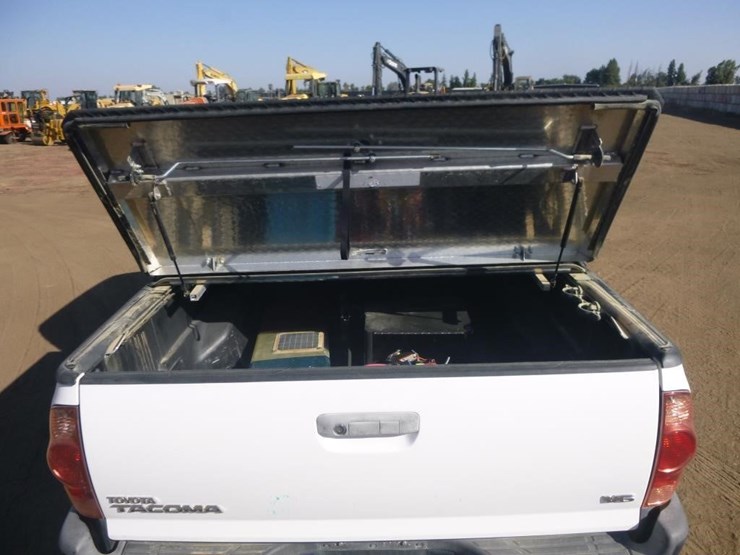 2013-toyota-tacoma-image-22