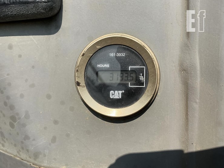 2005-caterpillar-d3g-xl-image-17