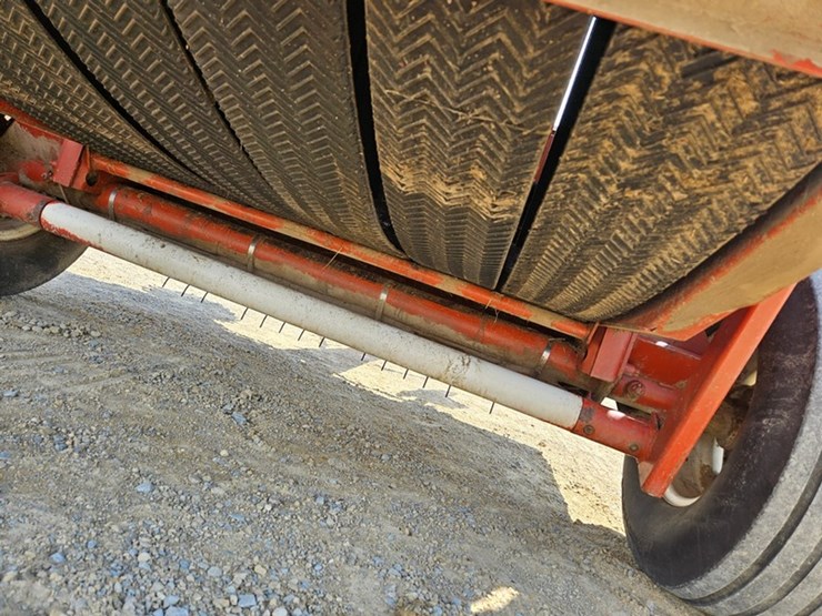 hesston-550-image-25