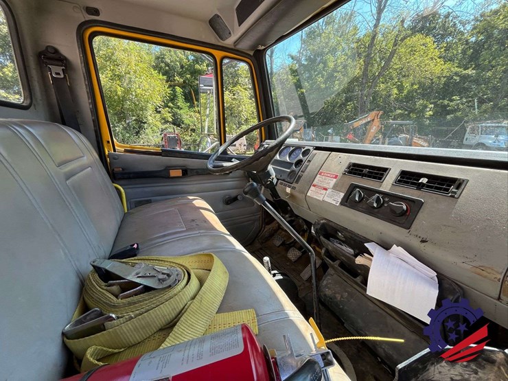 1999-freightliner-fl70-image-69