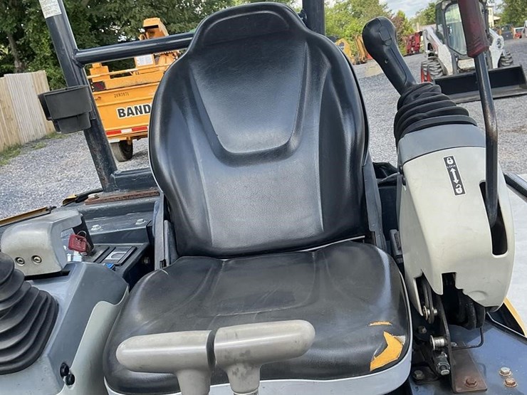 2018-deere-26g-image-13