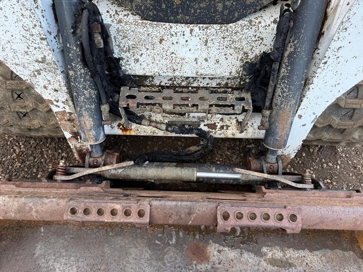 2020-bobcat-t595-image-10