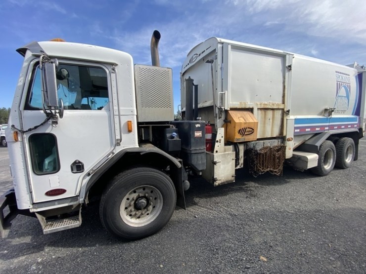 2012-peterbilt-320-image-2