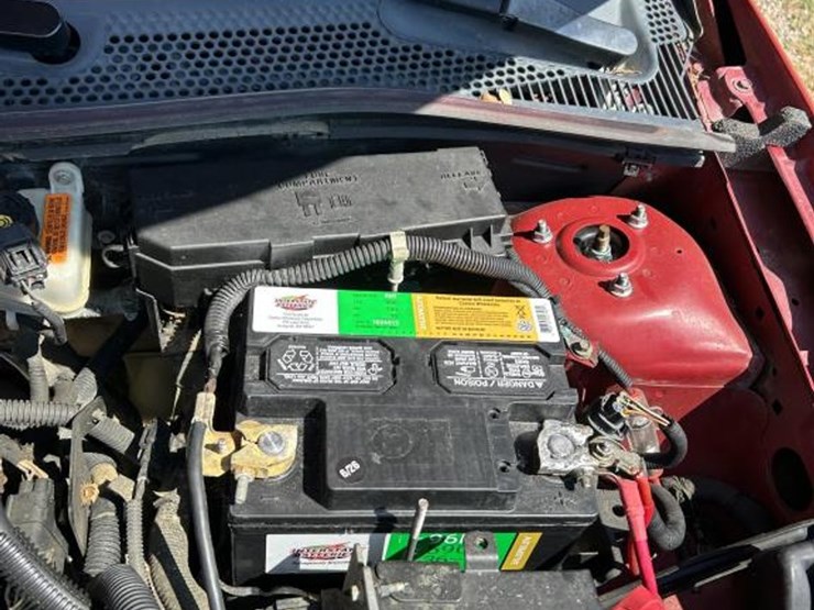 #215-•-2010-ford-focus-image-11