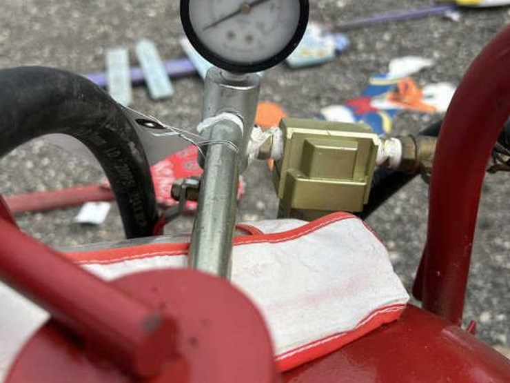 #168-•-central-pneumatic-40lb-abrasive-blaster-image-3