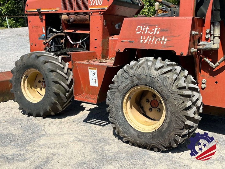 2001-ditch-witch-3700-image-6