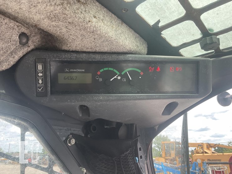 2016-deere-318e-image-14