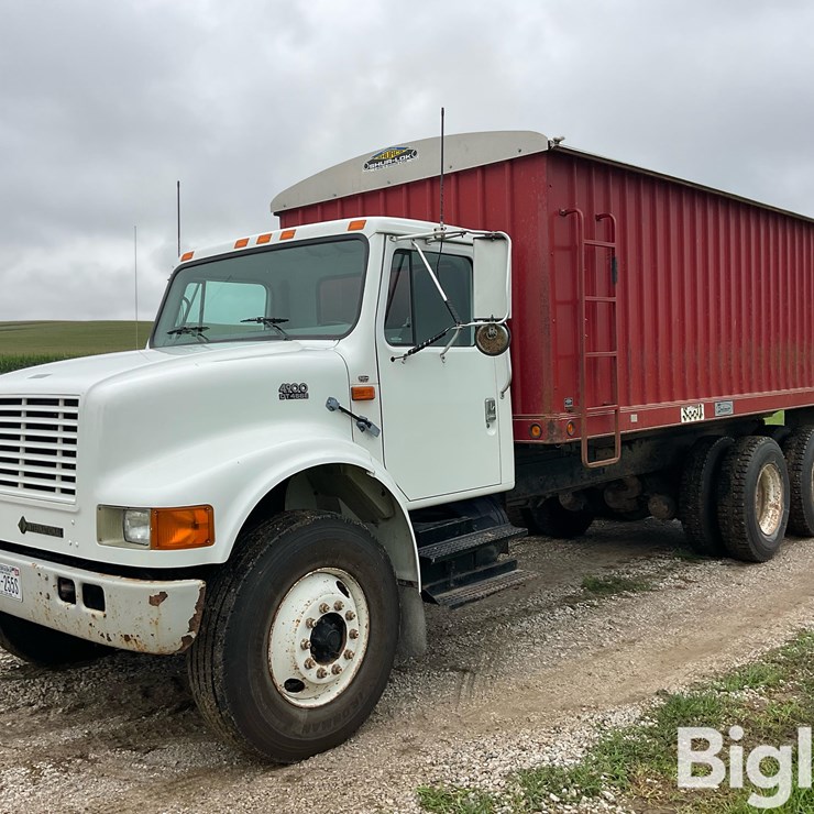 1999 INTERNATIONAL 4900