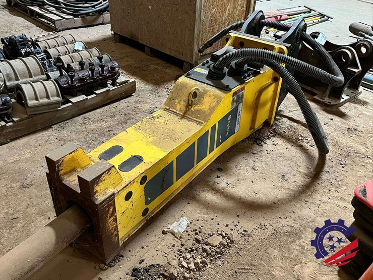 2019-epiroc-mb1000-hydraulic-hammer-image-3