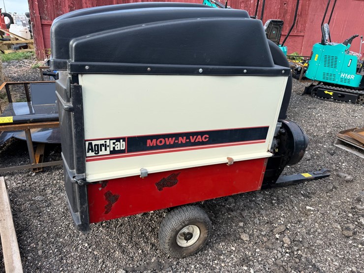 #740-•-agri-fab-mow-n-vac-tow-behind-leaf-vacuum-image-3