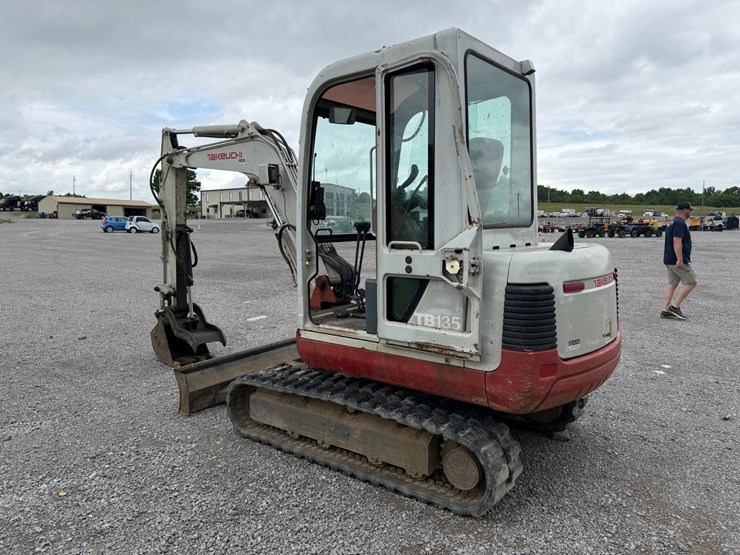 2007-takeuchi-tb135-image-4