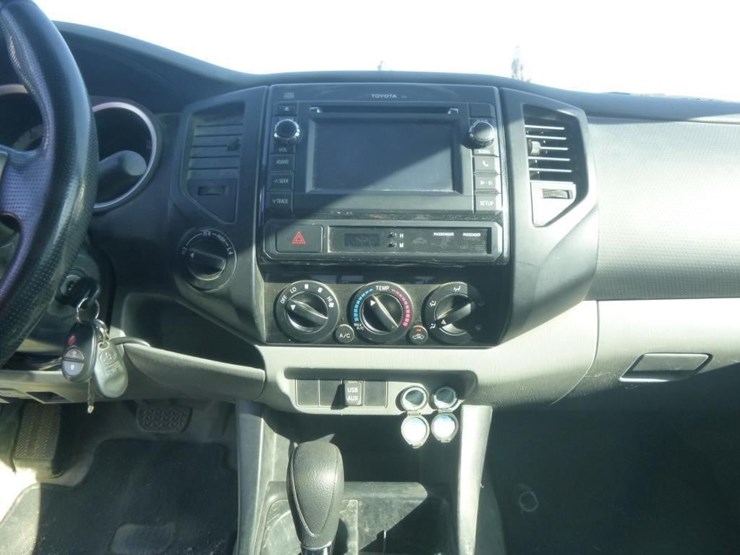 2013-toyota-tacoma-image-12