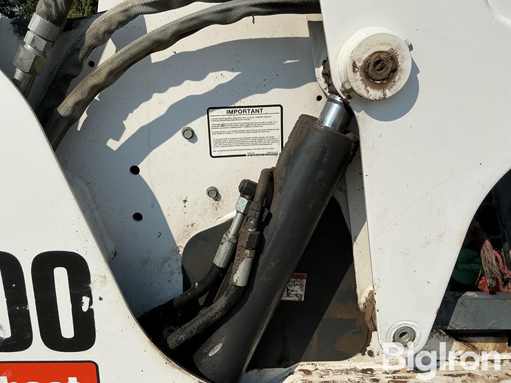 2007-bobcat-s300-image-17