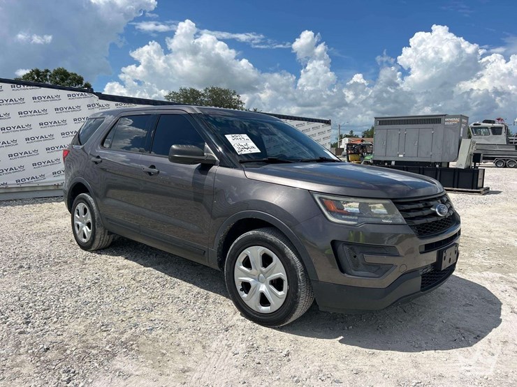 2017-ford-explorer-image-2