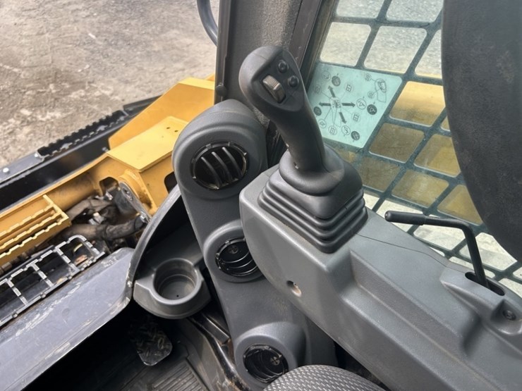 2023-caterpillar-299d3-xe-image-25