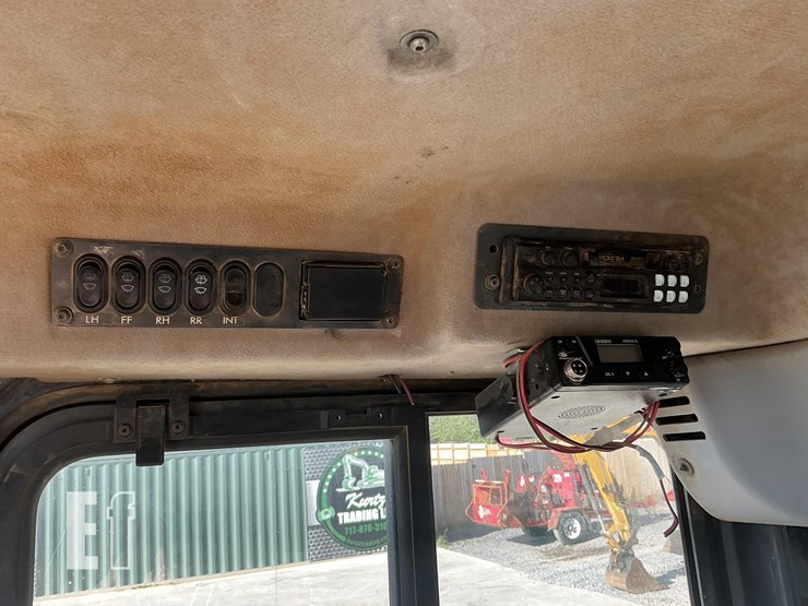 2014-komatsu-d51pxi-22-image-13