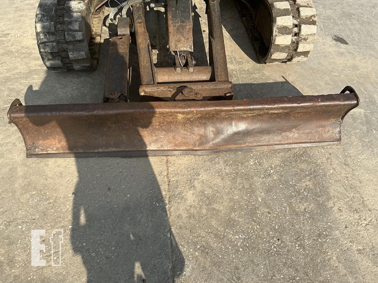 2010-caterpillar-303.5c-cr-image-12