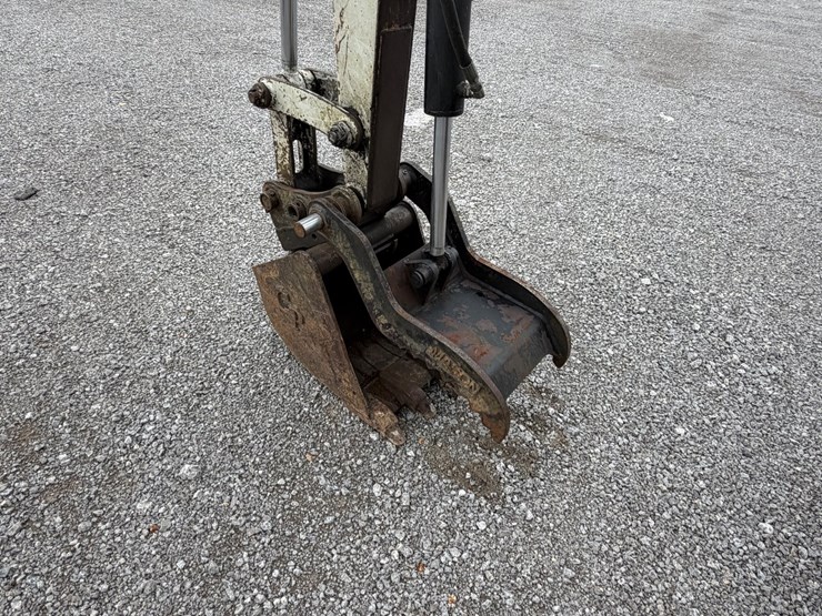 2007-takeuchi-tb135-image-17