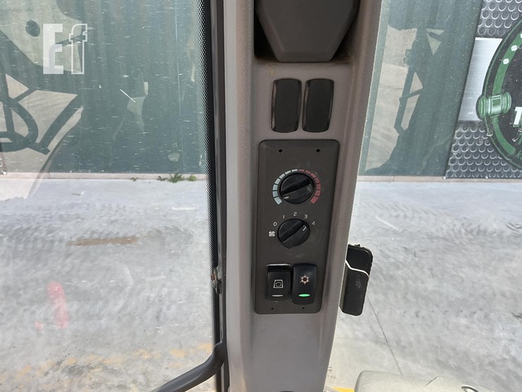 2012-volvo-bl60b-image-14