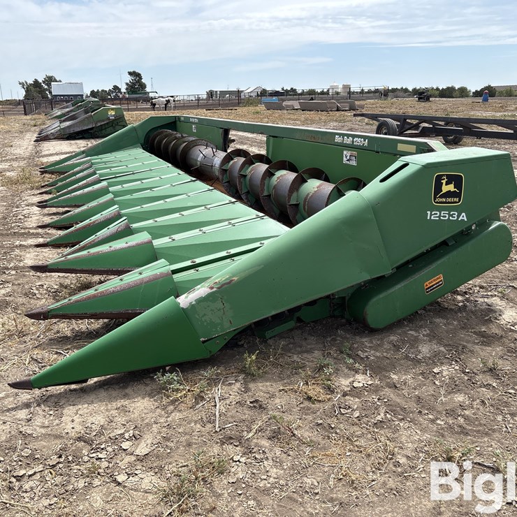 2011 JOHN DEERE 1253A