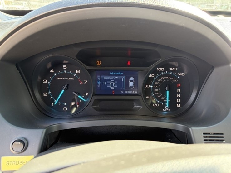 2015-ford-explorer-xlt-image-26