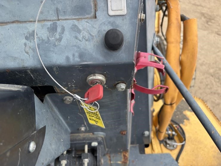 2013-deere-210k-ep-image-37