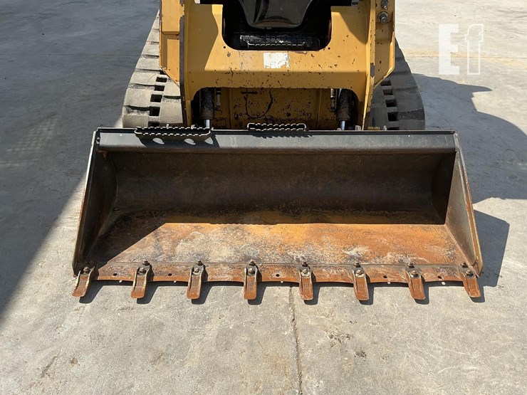 2015-caterpillar-259d-image-11