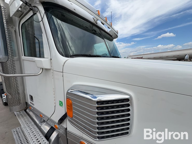 2012-freightliner-coronado-132-image-11