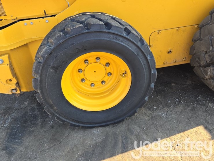 2019-deere-324g-image-11