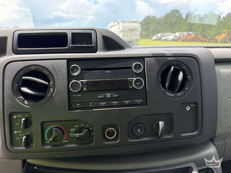 2009-ford-e150-image-8